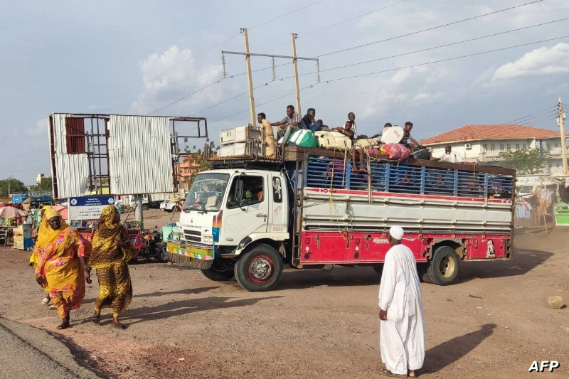 سودانيون يحاولون الفرار من سنار (مكة)