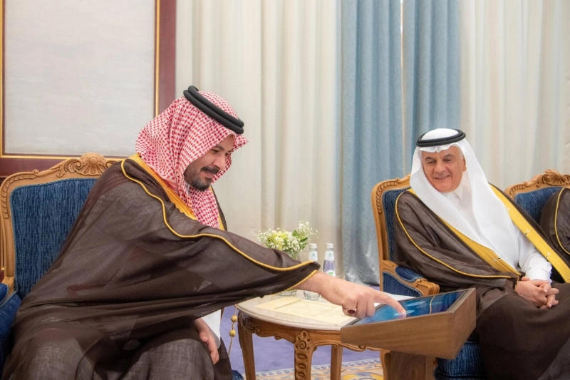 سلمان بن سلطان خلال تدشين المشاريع (مكة)