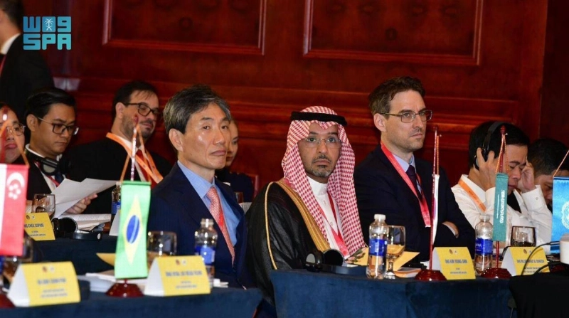 ماجد الدهيش خلال مشاركته بالمؤتمر (مكة)