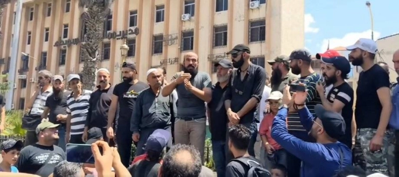 القيادي القتيل يتوسط صورة أرشيفية (مكة)