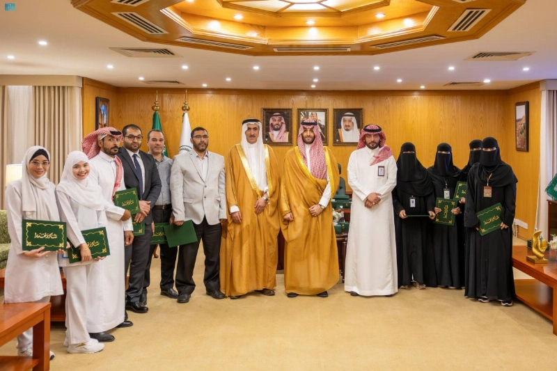 متعب بن مشعل خلال تكريم الفريق الطبي (مكة)