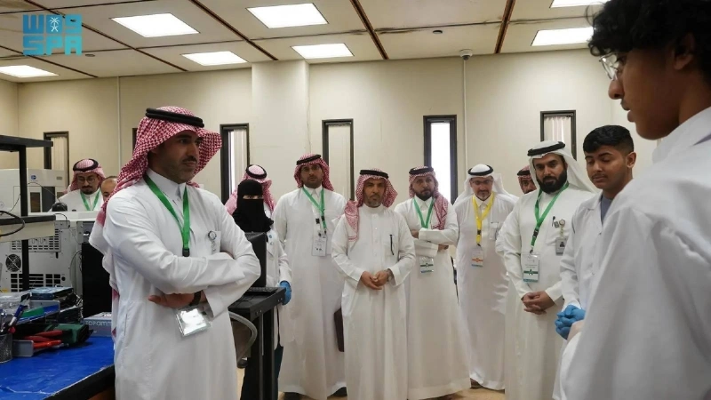 مشاركون في البرنامج الإثرائي (مكة)