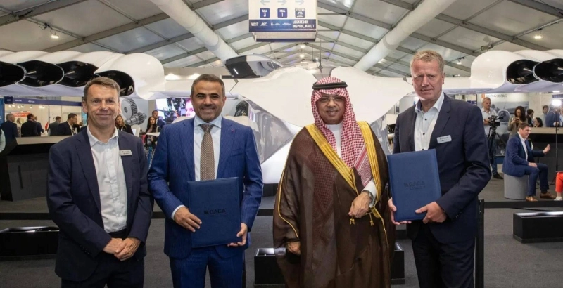 على هامش التوقيع في المعرض