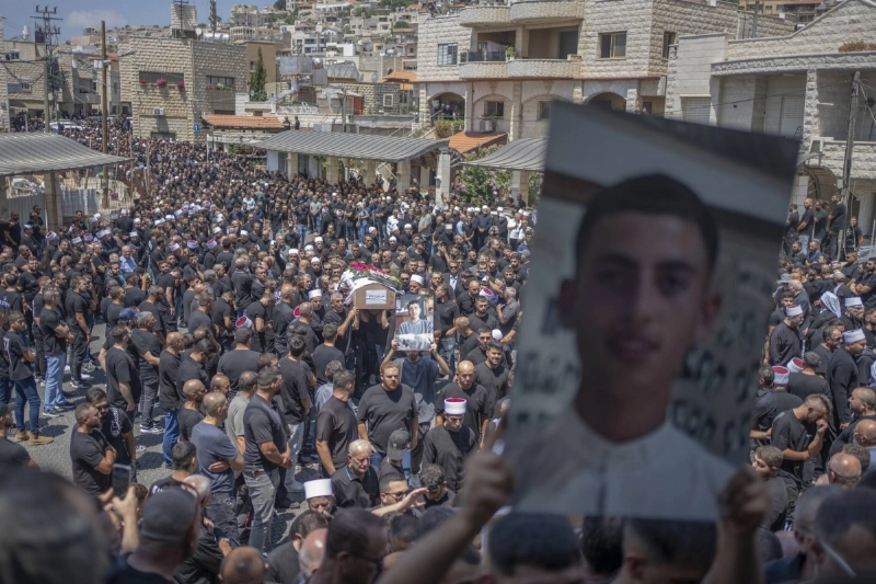 مشهد مهيب لوداع ضحايا المجزرة