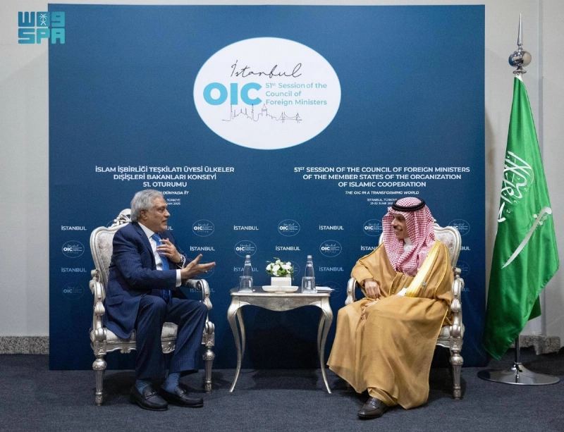 وزير الخارجية يلتقي وزير خارجية باكستان