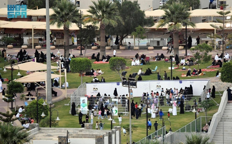 إقبال السياح على المتنزهات