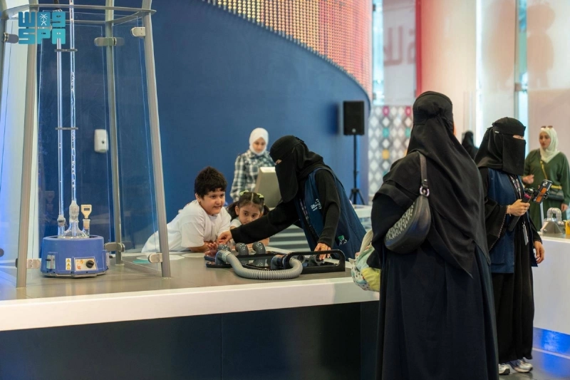 تفاعل الزوار من مختلف الأعمار