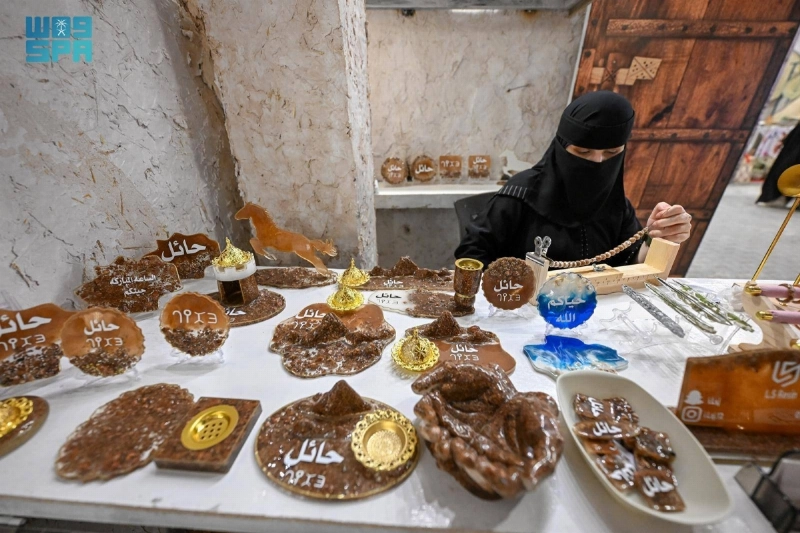 أعمال التشكيلية ليلى الجريفاني