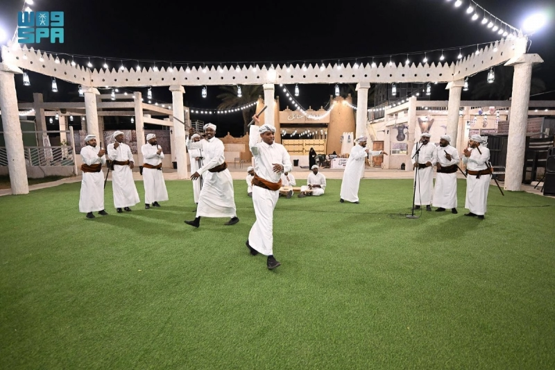 تقديم العروض الشعبية بمنطقة عسير