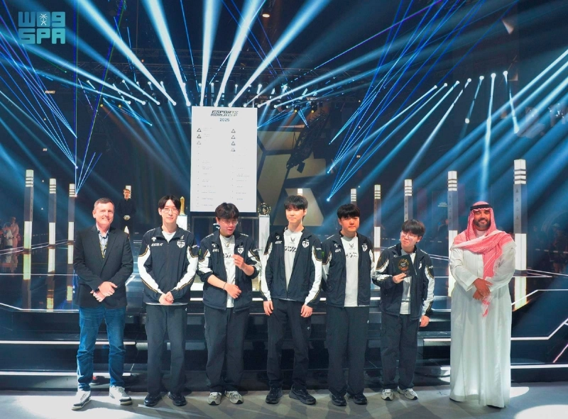 الفريق المتوج