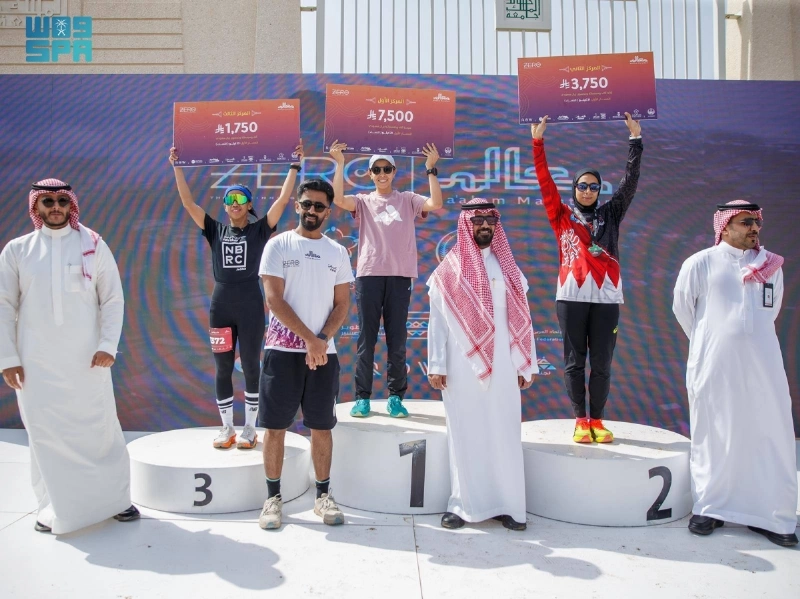تتويج المشاركين في الماراثون