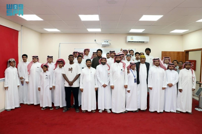 الطلاب المشاركون في البرنامج