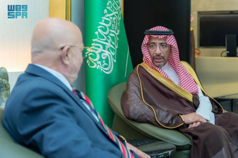 بندر الخريف لدى لقائه محمد الشعار