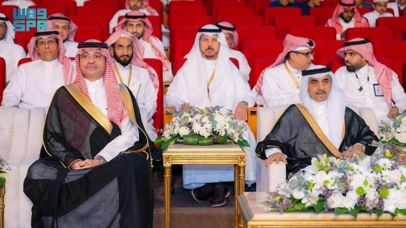 عبدالله المغلوث خلال مشاركته في المؤتمر
