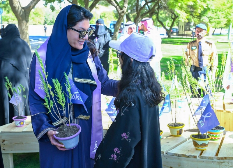 ريما بنت بندر تطلع على البرامج التوعوية