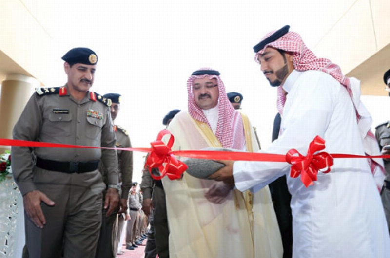 مشعل بن ماجد مفتتحا مركز شرطة أبحر (ثامر الفرج)