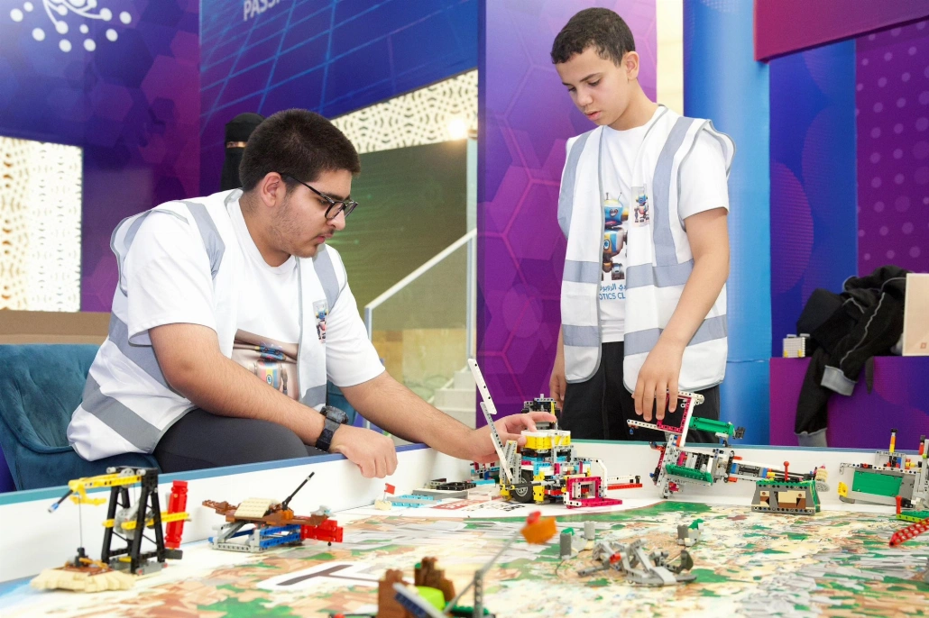 تعزيز الربط بين التعلم النظري والتطبيق العملي