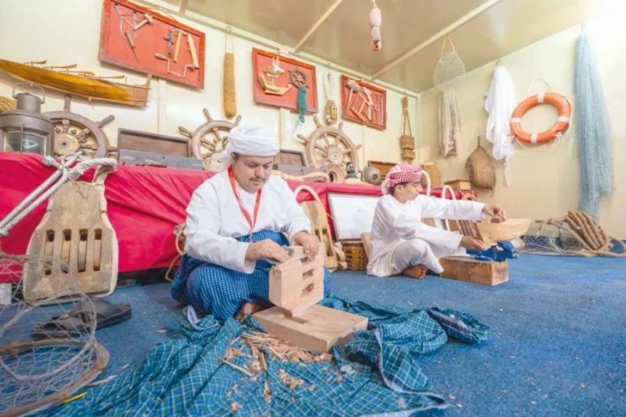 الصناعات الحرفية تجسد أصالة التراث وعبق التاريخ بمهرجان صحار