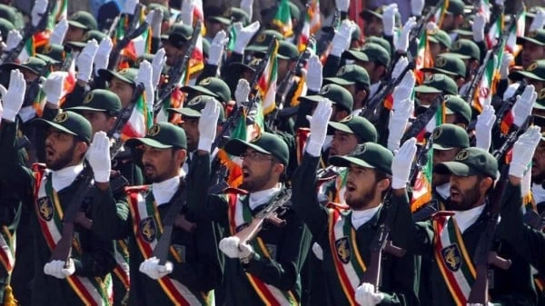 الحرس الثوري: إذا تحركت أمريكا خطوة سنضربها في الرأس