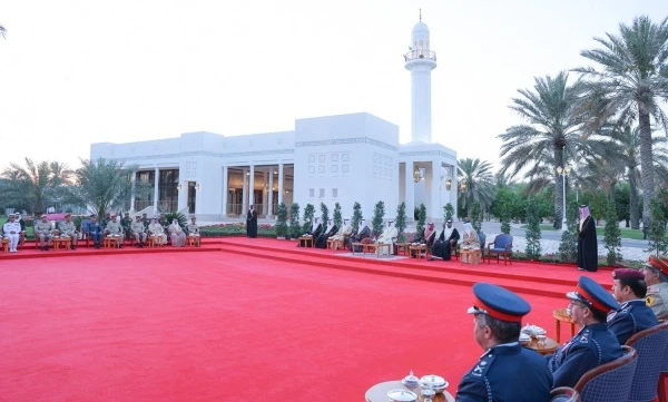 الملك القائد الأعلى يقيم مأدبة افطار لعدد من كبار ضباط قوة دفاع البحرين والحرس الوطني ووزارة الداخلية وجهاز المخابرات الوطني