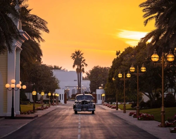 الملك القائد الأعلى يقيم مأدبة افطار لعدد من كبار ضباط قوة دفاع البحرين والحرس الوطني ووزارة الداخلية وجهاز المخابرات الوطني