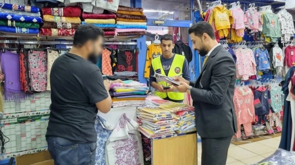 «سوق العمل» استمرار الحملات التفتيشية بالتنسيق مع «الداخلية» في المحافظتين «الشمالية» و«الجنوبية»