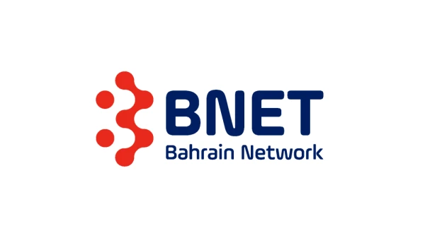 الرئيس التنفيذي لـ"بي نت" يتسلم نسخة من ماجستير لطيفة العباسي