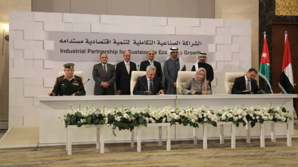 وزير الصناعة والتجارة: البحرين تدخل للمرة الأولى مجال صناعة السيارات الكهربائية والأدوية والمحاليل الطبية