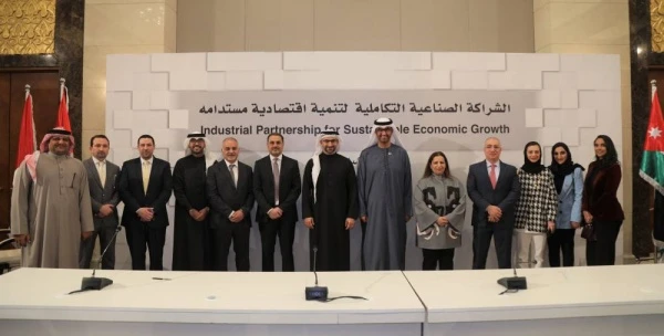 وزير الصناعة والتجارة: البحرين تدخل للمرة الأولى مجال صناعة السيارات الكهربائية والأدوية والمحاليل الطبية