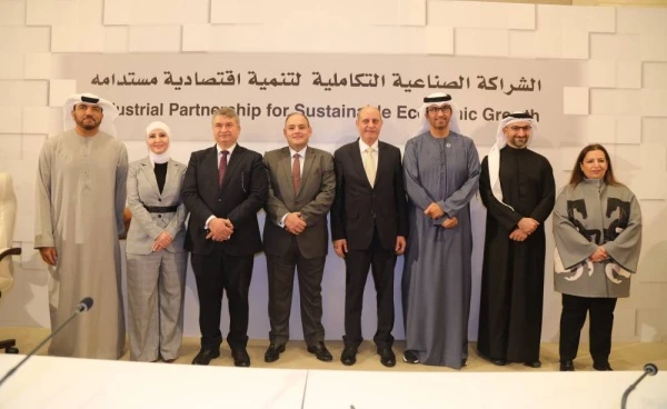 وزير الصناعة والتجارة: البحرين تدخل للمرة الأولى مجال صناعة السيارات الكهربائية والأدوية والمحاليل الطبية