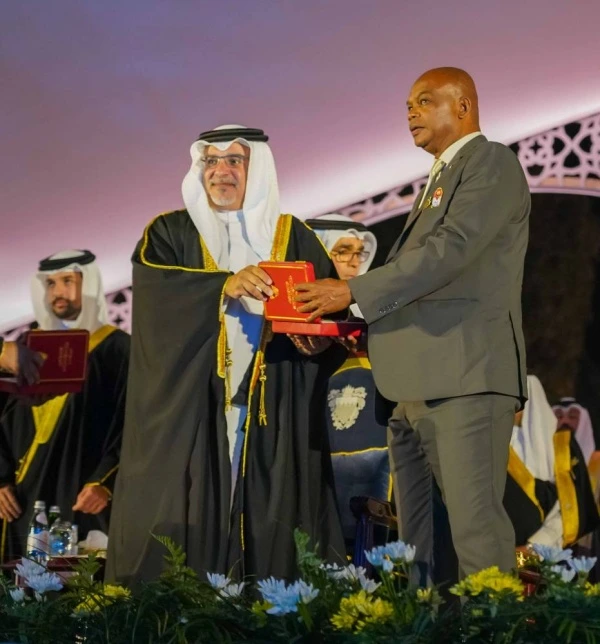 نيابة عن الملك.. ولي العهد رئيس الوزراء يحضر حفل تكريم ناصر بن حمد بمناسبة تحقيقه المركز الأول ببطولة العالم للقدرة