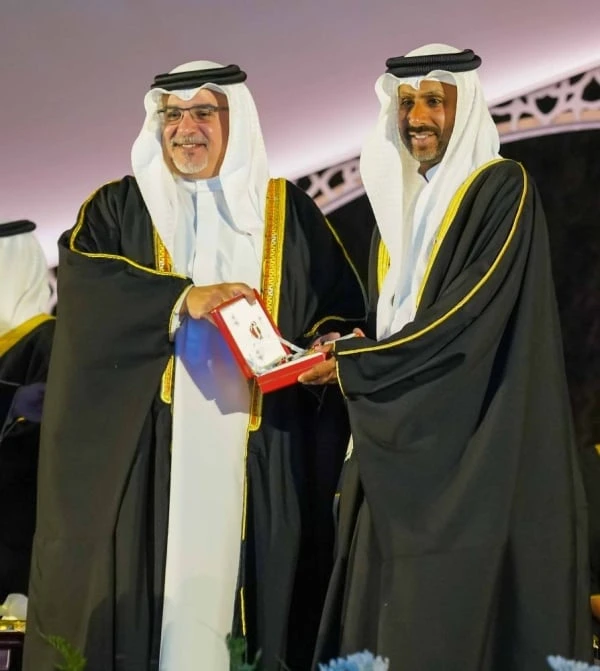 نيابة عن الملك.. ولي العهد رئيس الوزراء يحضر حفل تكريم ناصر بن حمد بمناسبة تحقيقه المركز الأول ببطولة العالم للقدرة