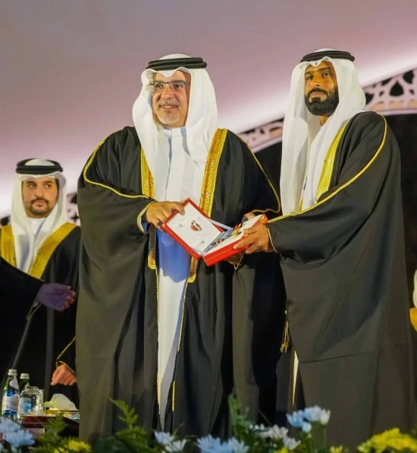 نيابة عن الملك.. ولي العهد رئيس الوزراء يحضر حفل تكريم ناصر بن حمد بمناسبة تحقيقه المركز الأول ببطولة العالم للقدرة