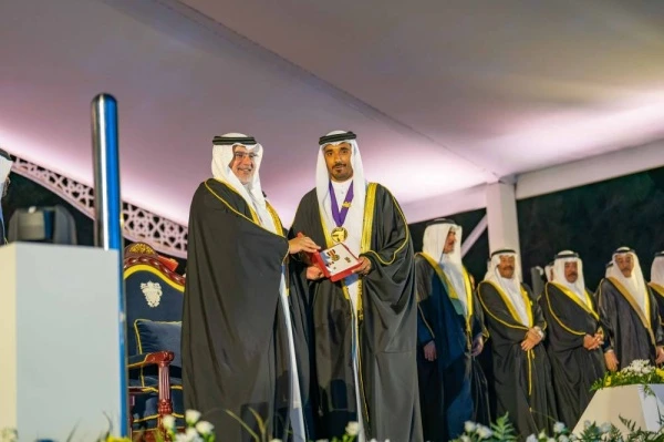 نيابة عن الملك.. ولي العهد رئيس الوزراء يحضر حفل تكريم ناصر بن حمد بمناسبة تحقيقه المركز الأول ببطولة العالم للقدرة
