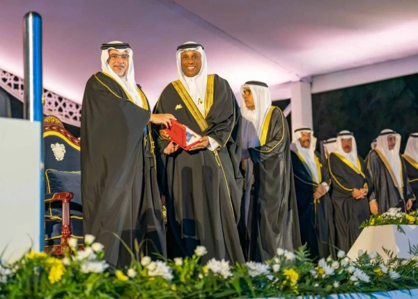 نيابة عن الملك.. ولي العهد رئيس الوزراء يحضر حفل تكريم ناصر بن حمد بمناسبة تحقيقه المركز الأول ببطولة العالم للقدرة