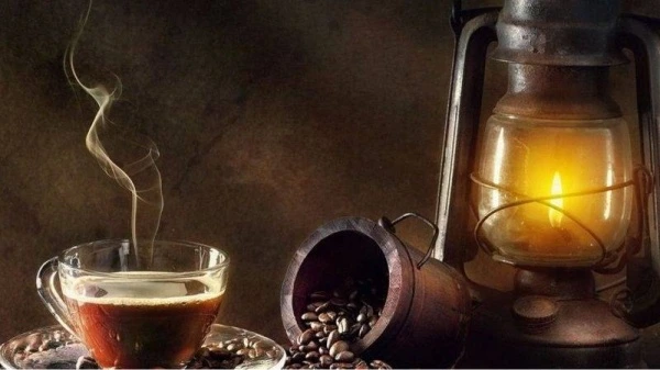 هل تهدد القهوة المكانة التاريخية للشاي لدى البريطانيين؟ إحصائيات تكشف كيف تأثرت عاداتهم اليومية