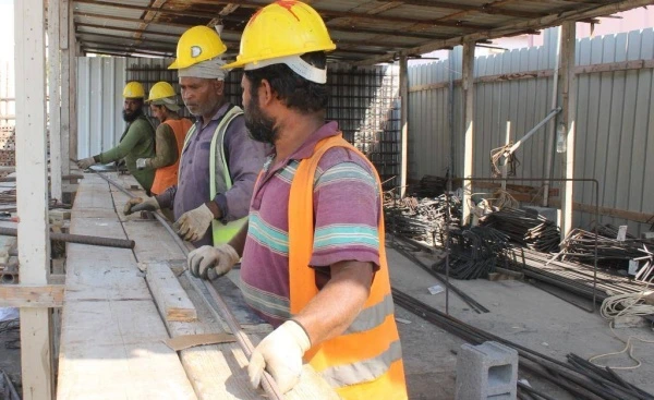 الأشغال: الانتهاء من أعمال الأساسات في مشروع إنشاء مبنى إضافي بمدرسة أسماء ذات النطاقين