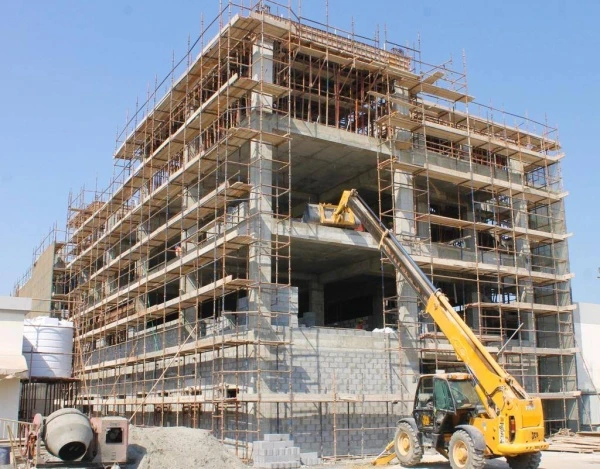 الأشغال: الانتهاء من أعمال الأساسات في مشروع إنشاء مبنى إضافي بمدرسة أسماء ذات النطاقين