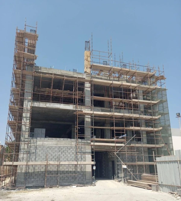 الأشغال: الانتهاء من أعمال الأساسات في مشروع إنشاء مبنى إضافي بمدرسة أسماء ذات النطاقين