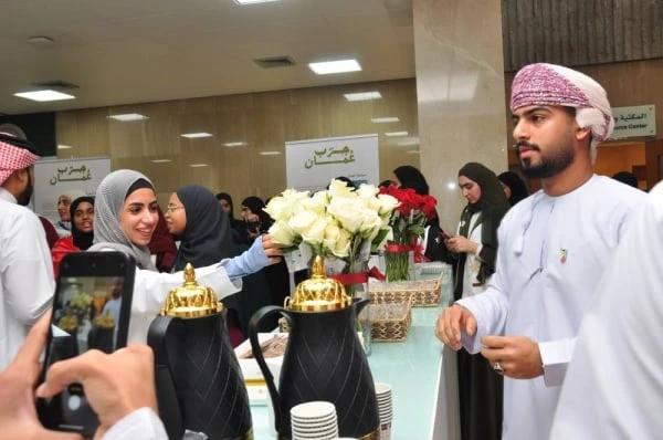 الطلبة العمانيين بجامعة الخليج العربي يحيون يومهم الوطني بالكوفية للتعبير عن تضامنهم مع الشعب الفلسطيني