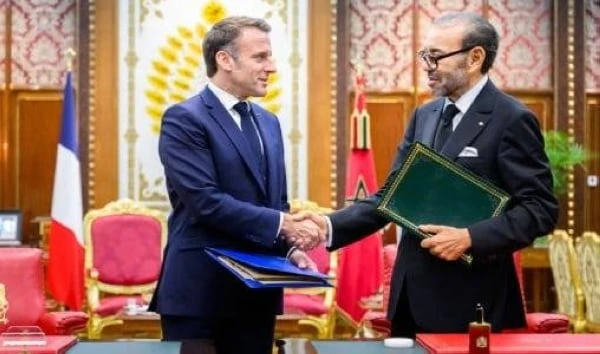 الملك محمد السادس وإيمانويل ماكرون يوقعان بالرباط الإعلان المتعلق بالشراكة الاستثنائية الوطيدة بين المغرب وفرنسا