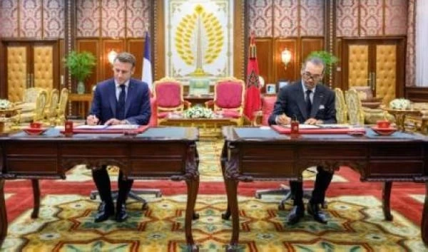 الملك محمد السادس وإيمانويل ماكرون يوقعان بالرباط الإعلان المتعلق بالشراكة الاستثنائية الوطيدة بين المغرب وفرنسا