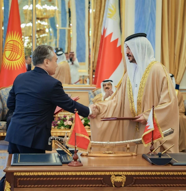 الملك يستقبل رئيس قرغيزستان ويعقدان جلسة مباحثات رسمية شهدت توقيع عدد من الاتفاقيات ومذكرات التفاهم