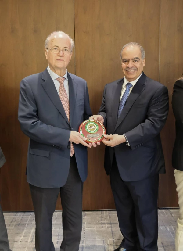 عميد السلك الدبلوماسي العربي سفير البحرين في لندن يقيم مأدبة عشاء على شرف زيارة رئيس وزراء فلسطين