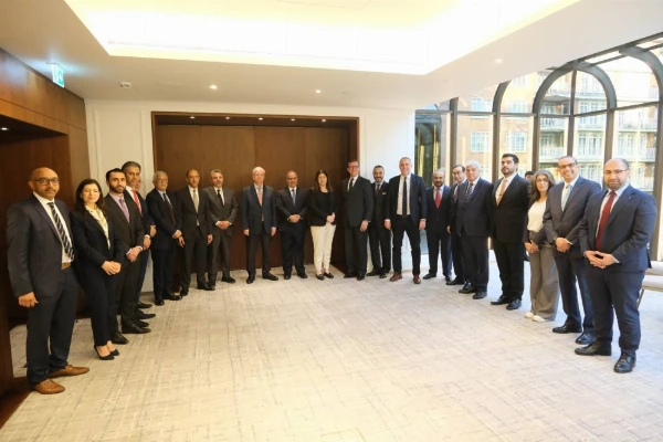 عميد السلك الدبلوماسي العربي سفير البحرين في لندن يقيم مأدبة عشاء على شرف زيارة رئيس وزراء فلسطين