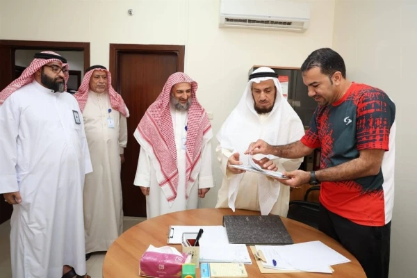 رئيس بعثة مملكة البحرين للحج يجتمع مع رؤساء اللجان ويتفقّد جاهزيتها واستعداداتها لخدمة حجاج المملكة