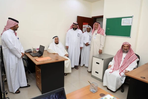 رئيس بعثة مملكة البحرين للحج يجتمع مع رؤساء اللجان ويتفقّد جاهزيتها واستعداداتها لخدمة حجاج المملكة