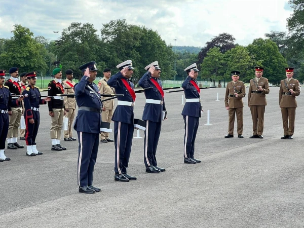 فريقا العصا لقياس الخطوات العسكرية يُحرزان الأول والثالث وأفضل قائد فريق في بطولة أكاديميّة "ساند هيرست"