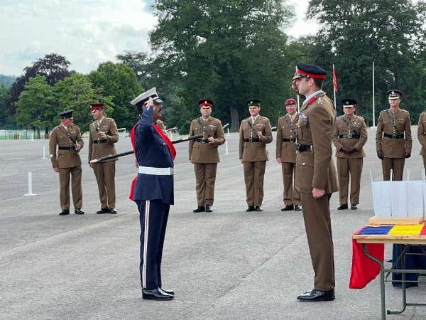 فريقا العصا لقياس الخطوات العسكرية يُحرزان الأول والثالث وأفضل قائد فريق في بطولة أكاديميّة "ساند هيرست"