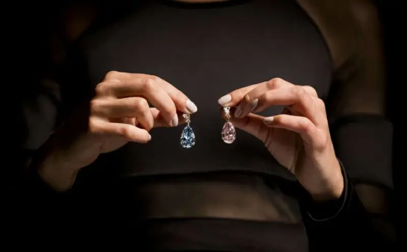 أحجار كريمة بيعت بمئات الملايين.. من «أوبن هايمر الزرقاء» إلى «لؤلؤ ماري أنتوانيت»